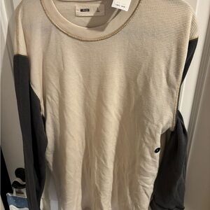 BRAND NEW WITH TAGS Hollister Two-Tone Waffle Long Sleeve Cream & Charcoal Large